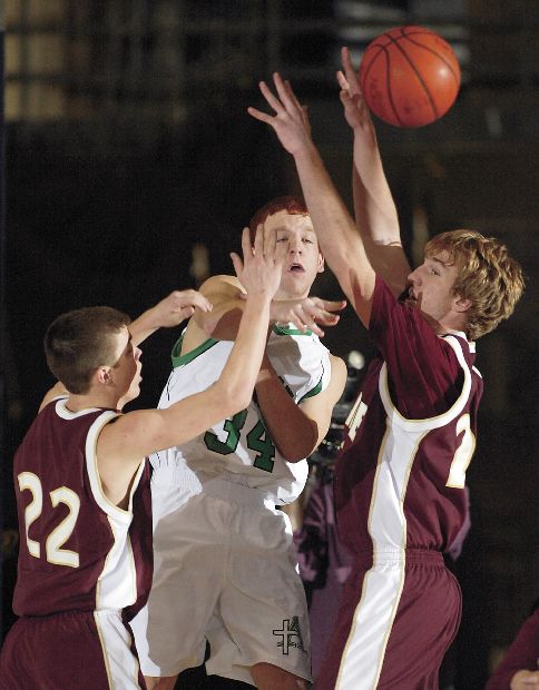 js012309HoopsMolAllmenBoys